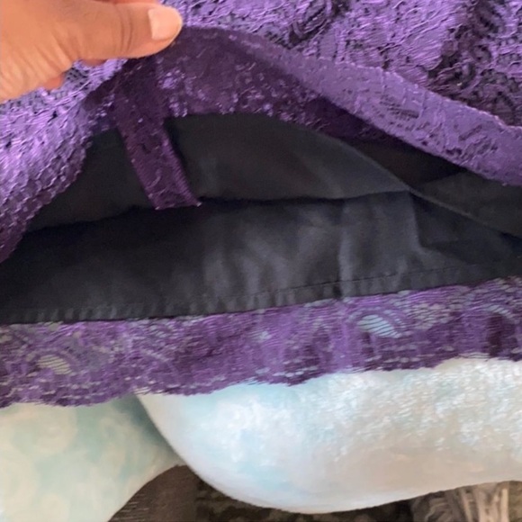 3/$25 Banana Republic lace skirt - Picture 5 of 6